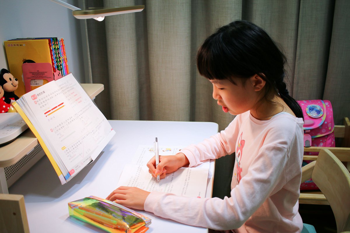 【12/26團購中】愛兒館第一張桌子、ADATTO學童椅、旋轉書櫃–從小陪伴孩子到大 - 第63張圖 【12/26團購中】愛兒館第一張桌子、ADATTO學童椅、旋轉書櫃–從小陪伴孩子到大