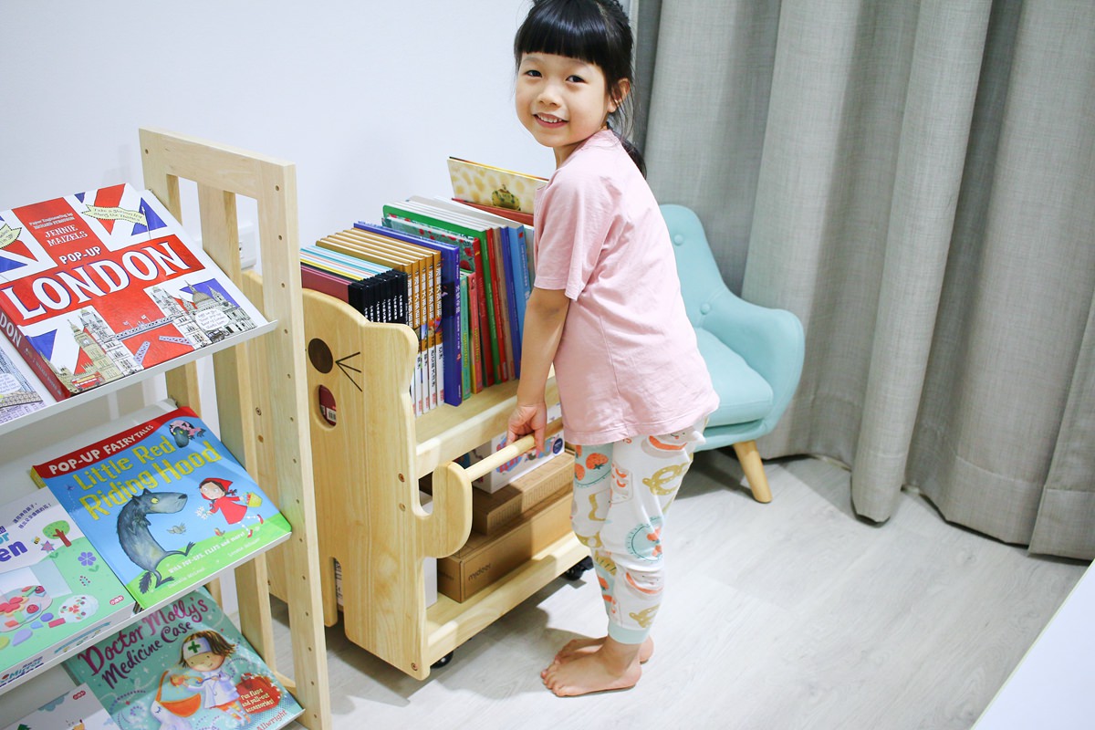 【團購】愛兒館旋轉書櫃實測：5.5級地震也搖不倒的超強收納！加碼開箱行動書包櫃、我的第一座小書櫃
