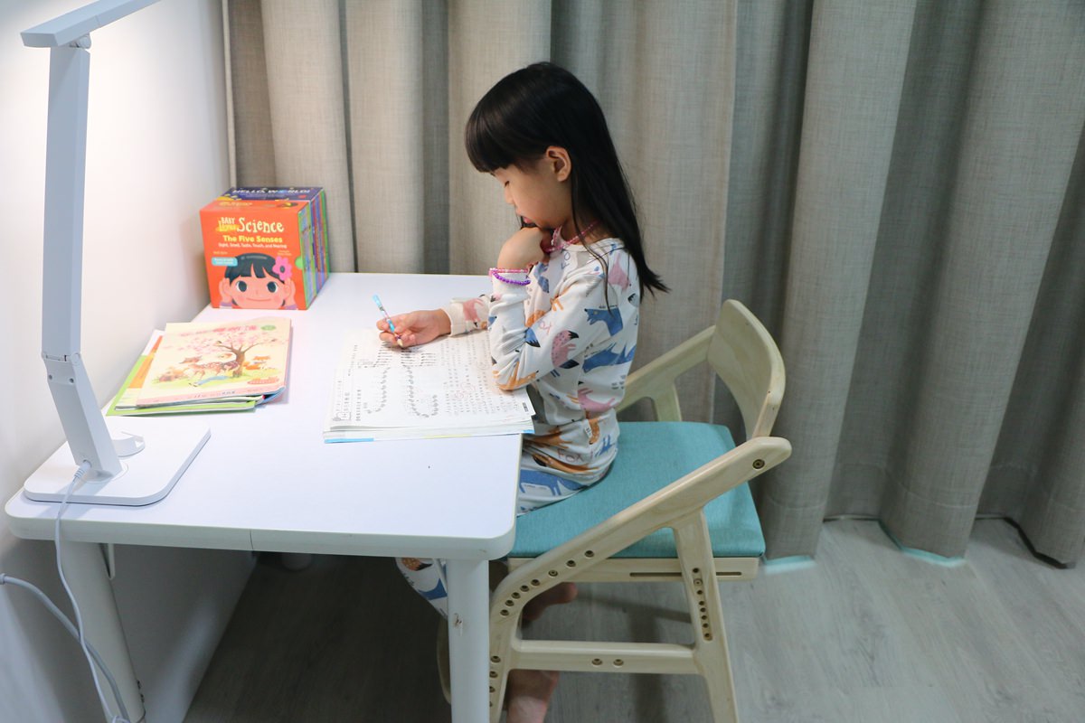 愛兒館學童椅ADATTO14