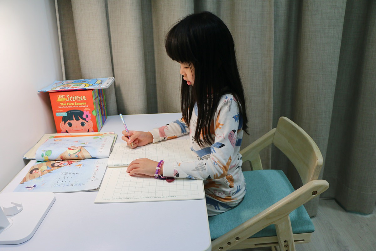 愛兒館學童椅ADATTO16