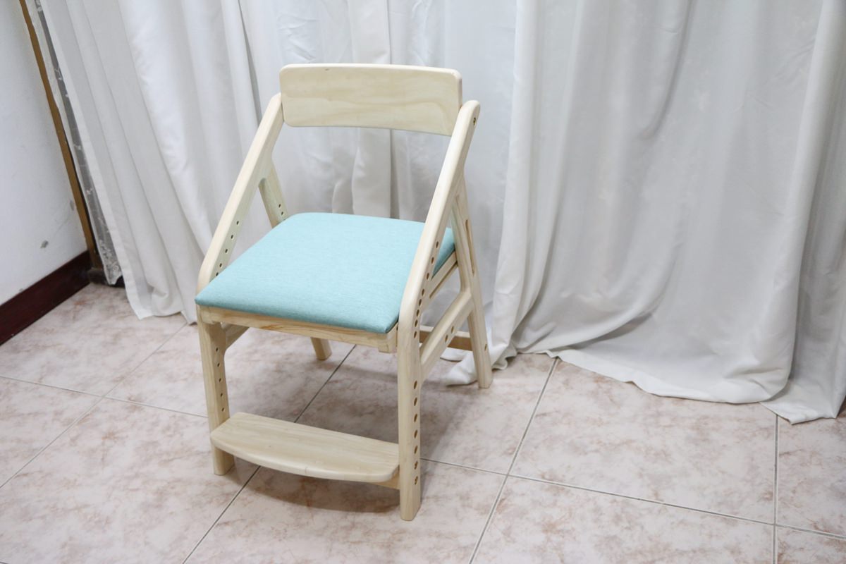 ADATTO成長書桌實拍｜學童椅可調高度設計+原木安全材質