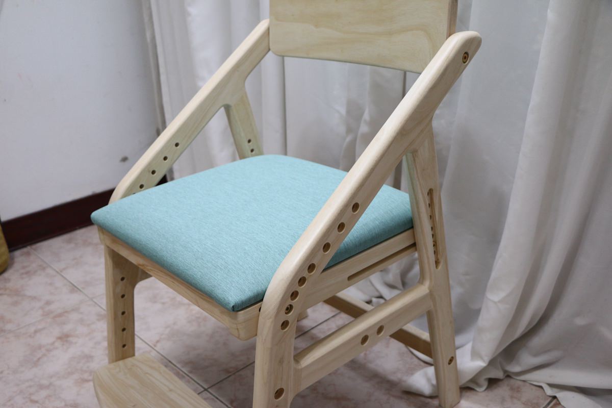 ADATTO成長書桌實拍｜學童椅可調高度設計+原木安全材質