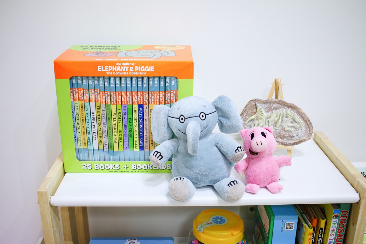 【團購】愛兒館旋轉書櫃實測：5.5級地震也搖不倒的超強收納！加碼開箱行動書包櫃、我的第一座小書櫃