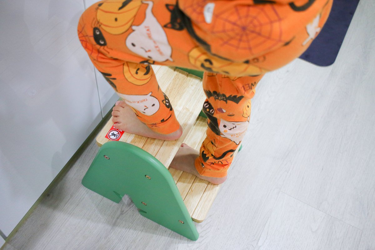 【12/26團購中】愛兒館第一張桌子、ADATTO學童椅、旋轉書櫃–從小陪伴孩子到大