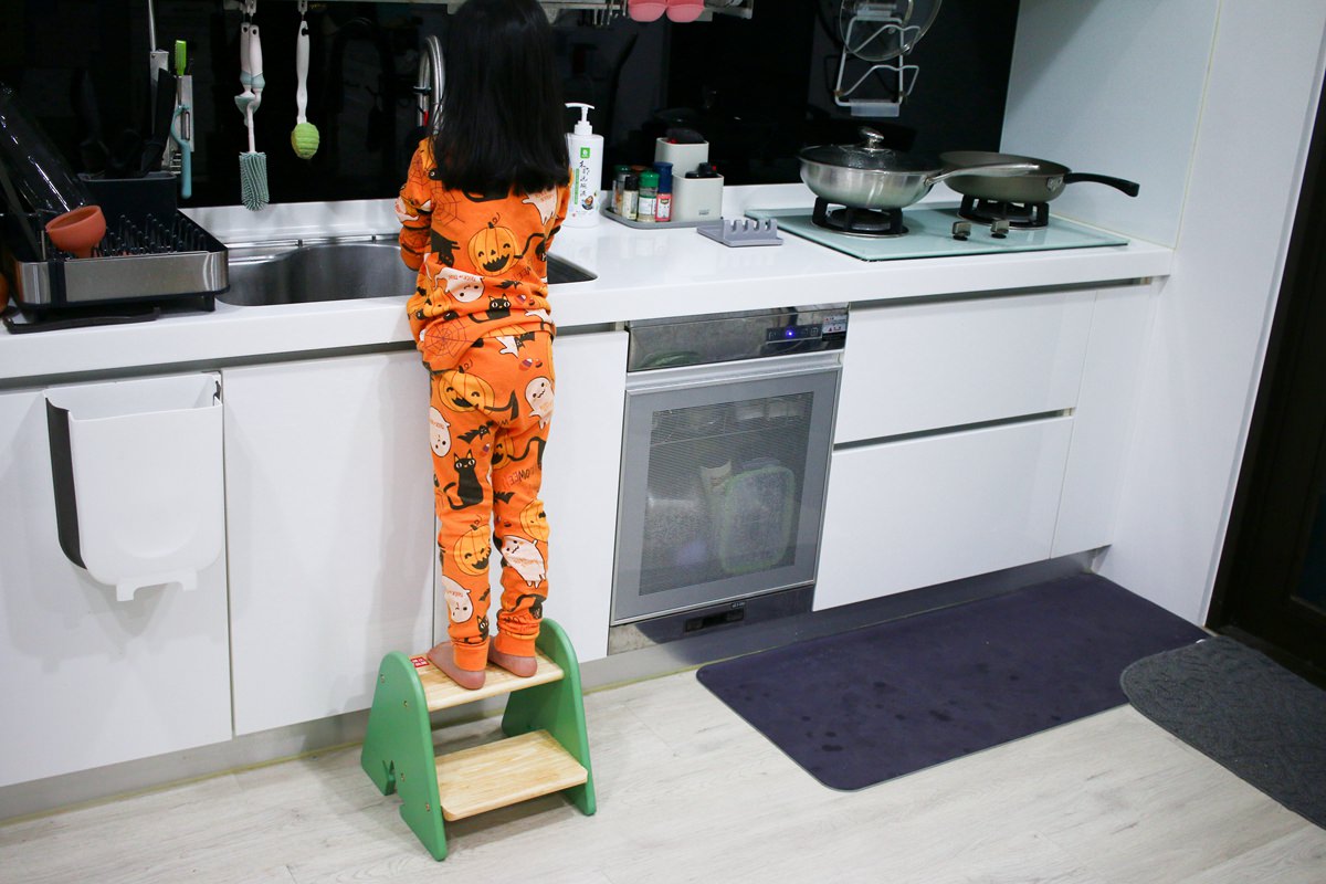 【12/26團購中】愛兒館第一張桌子、ADATTO學童椅、旋轉書櫃–從小陪伴孩子到大