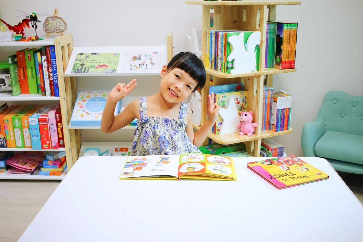 【團購】愛兒館旋轉書櫃實測：5.5級地震也搖不倒的超強收納！加碼開箱行動書包櫃、我的第一座小書櫃