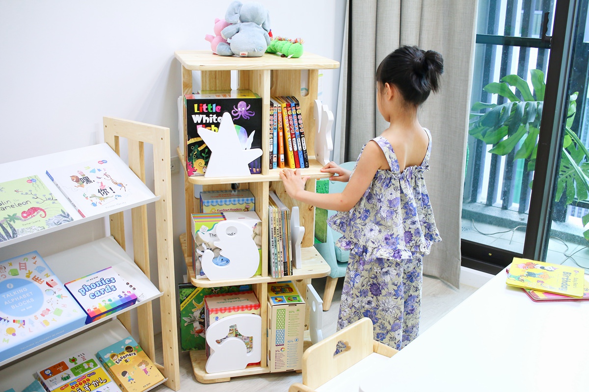 【團購】愛兒館旋轉書櫃實測：5.5級地震也搖不倒的超強收納！加碼開箱行動書包櫃、我的第一座小書櫃