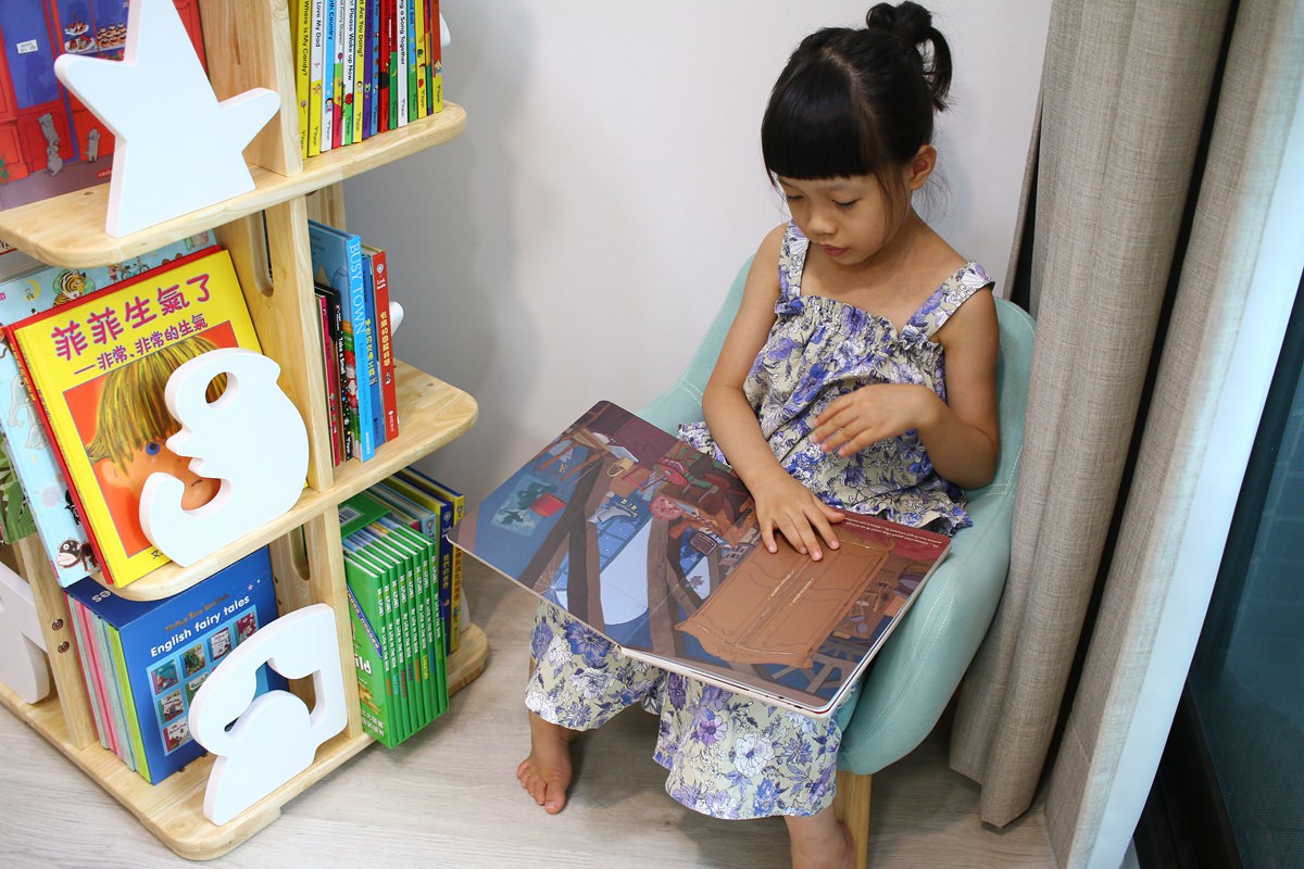 【團購】愛兒館旋轉書櫃實測：5.5級地震也搖不倒的超強收納！加碼開箱行動書包櫃、我的第一座小書櫃