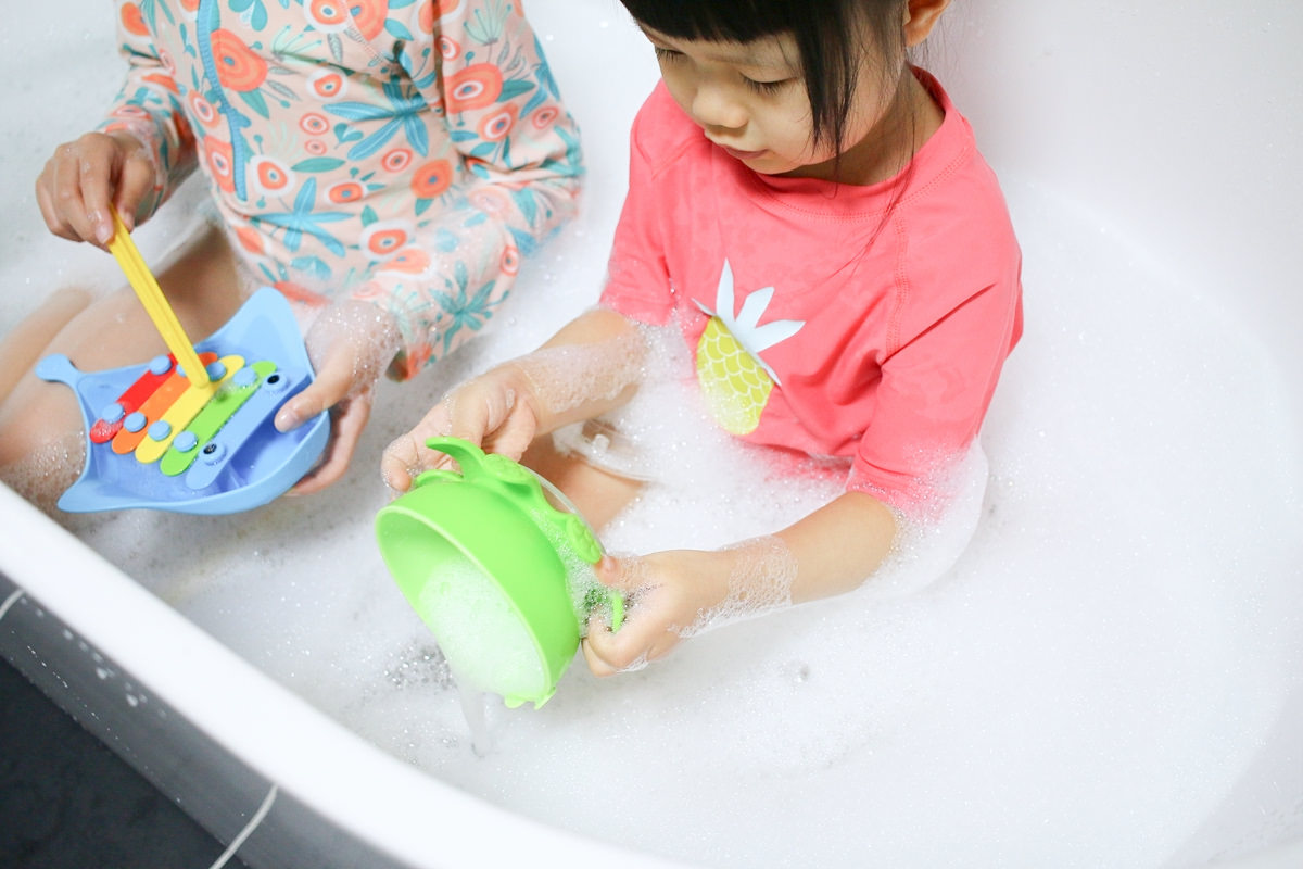 滿趣健Munchkin 洗澡玩具 超級療癒系。可愛好玩又平價的洗澡玩具~