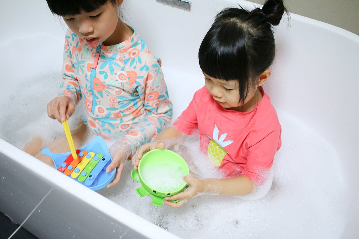 滿趣健Munchkin 洗澡玩具 超級療癒系。可愛好玩又平價的洗澡玩具~