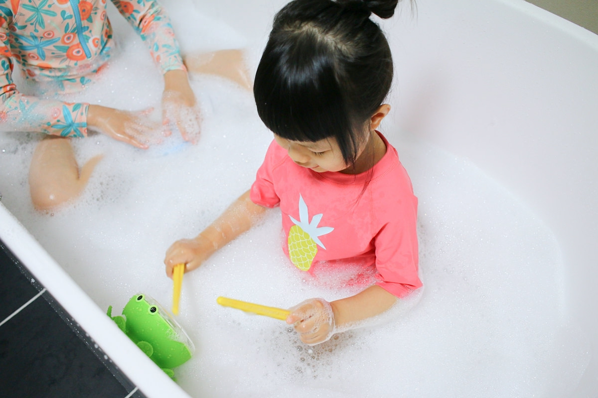 滿趣健Munchkin 洗澡玩具 超級療癒系。可愛好玩又平價的洗澡玩具~