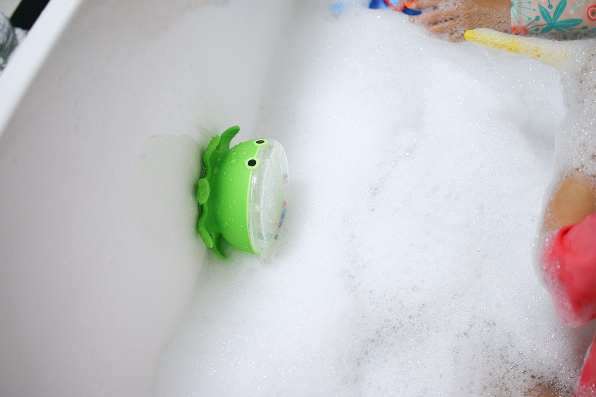 滿趣健Munchkin 洗澡玩具 超級療癒系。可愛好玩又平價的洗澡玩具~