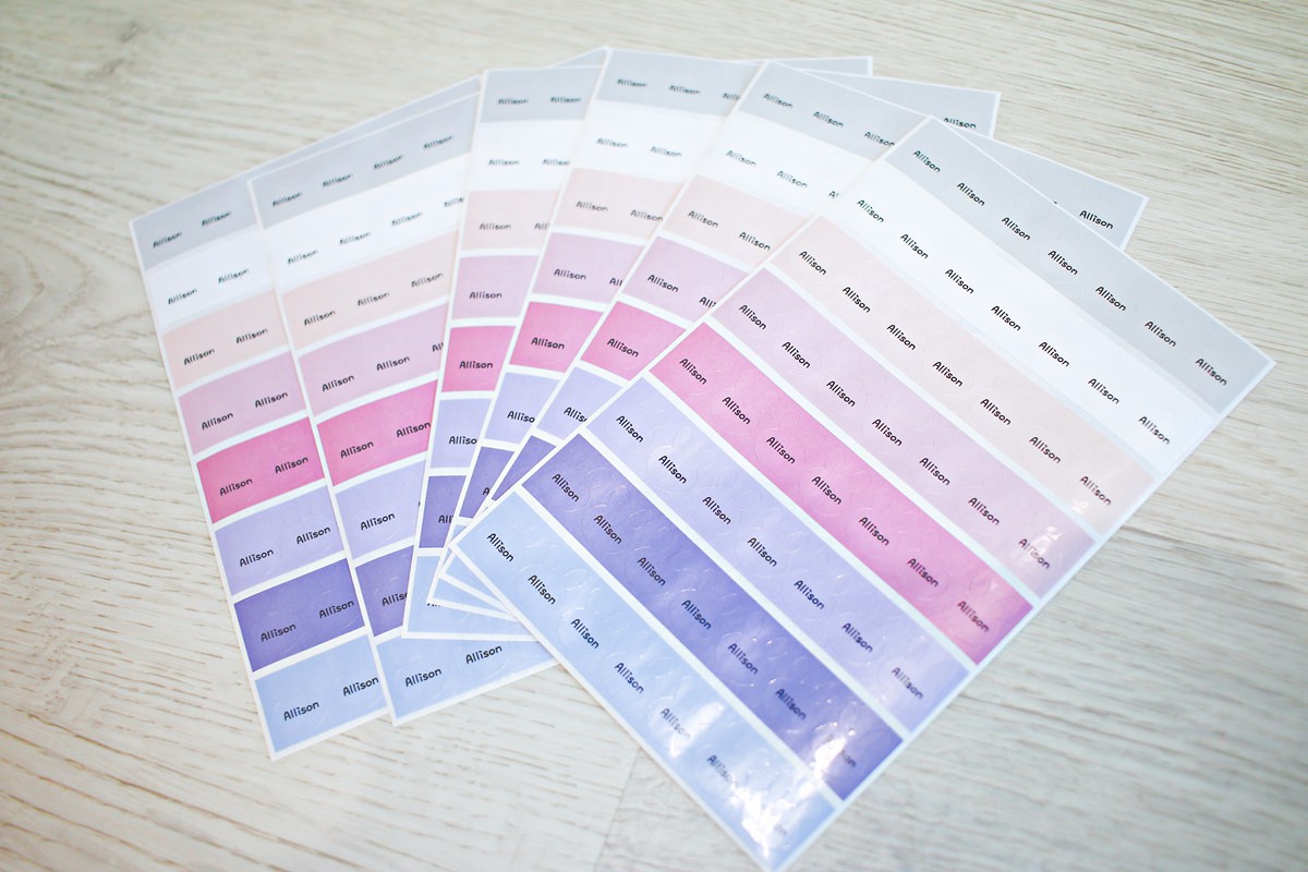 【團購】韓國姓名貼、姓名章客製化團購，圖案可愛又防水、防刮，還有電繡名牌以及客製化湯叉喔!