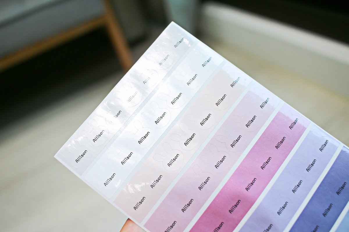 【團購】韓國姓名貼、姓名章客製化團購，圖案可愛又防水、防刮，還有電繡名牌以及客製化湯叉喔!