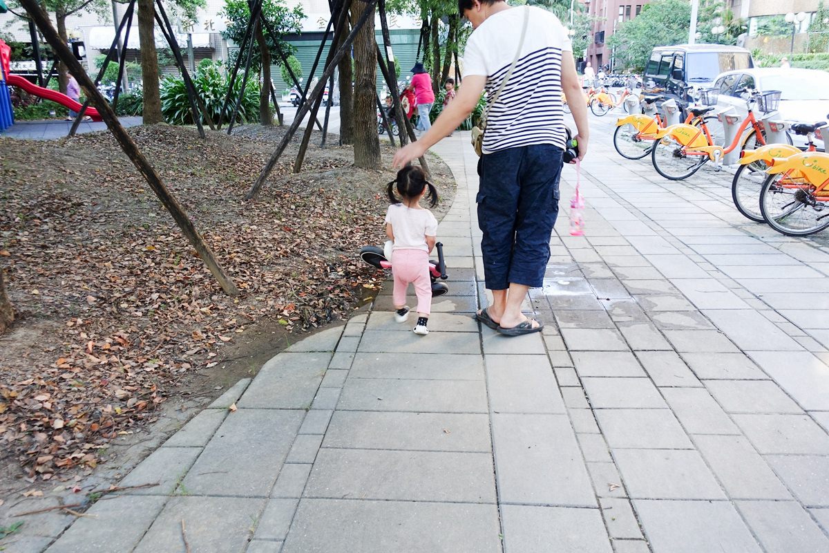 【團購】英國 kiddimoto 炫光摺疊滑板車PLUS-時尚英倫 孩子一定會喜歡玩的滑板車遊戲