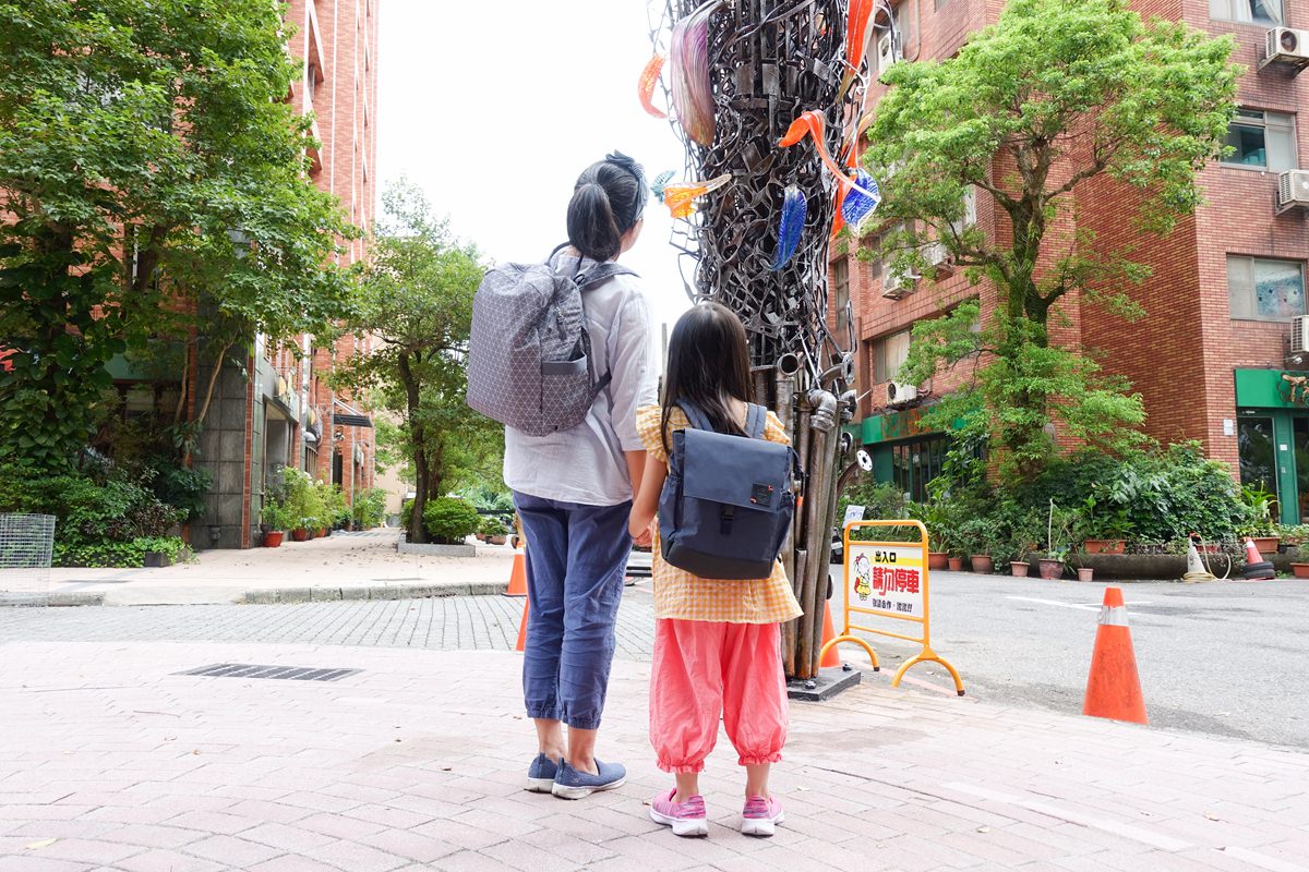 【媽媽包&爸爸包 推薦】德國 LASSIG 小清新後背媽媽包 +漫步太空旅行後背親子包~~ 媽媽包選後背包就是王道