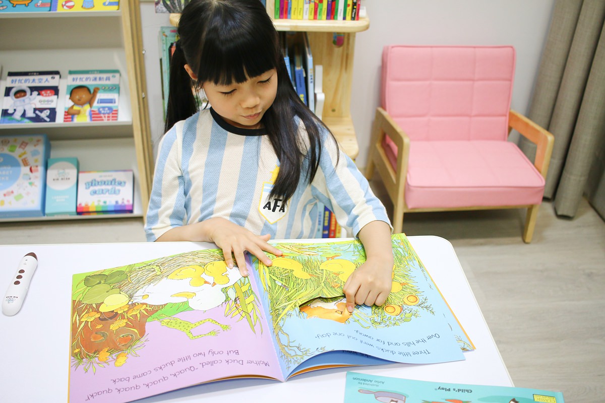 KIDsREAD點讀筆  Child’s Play童謠洞洞書