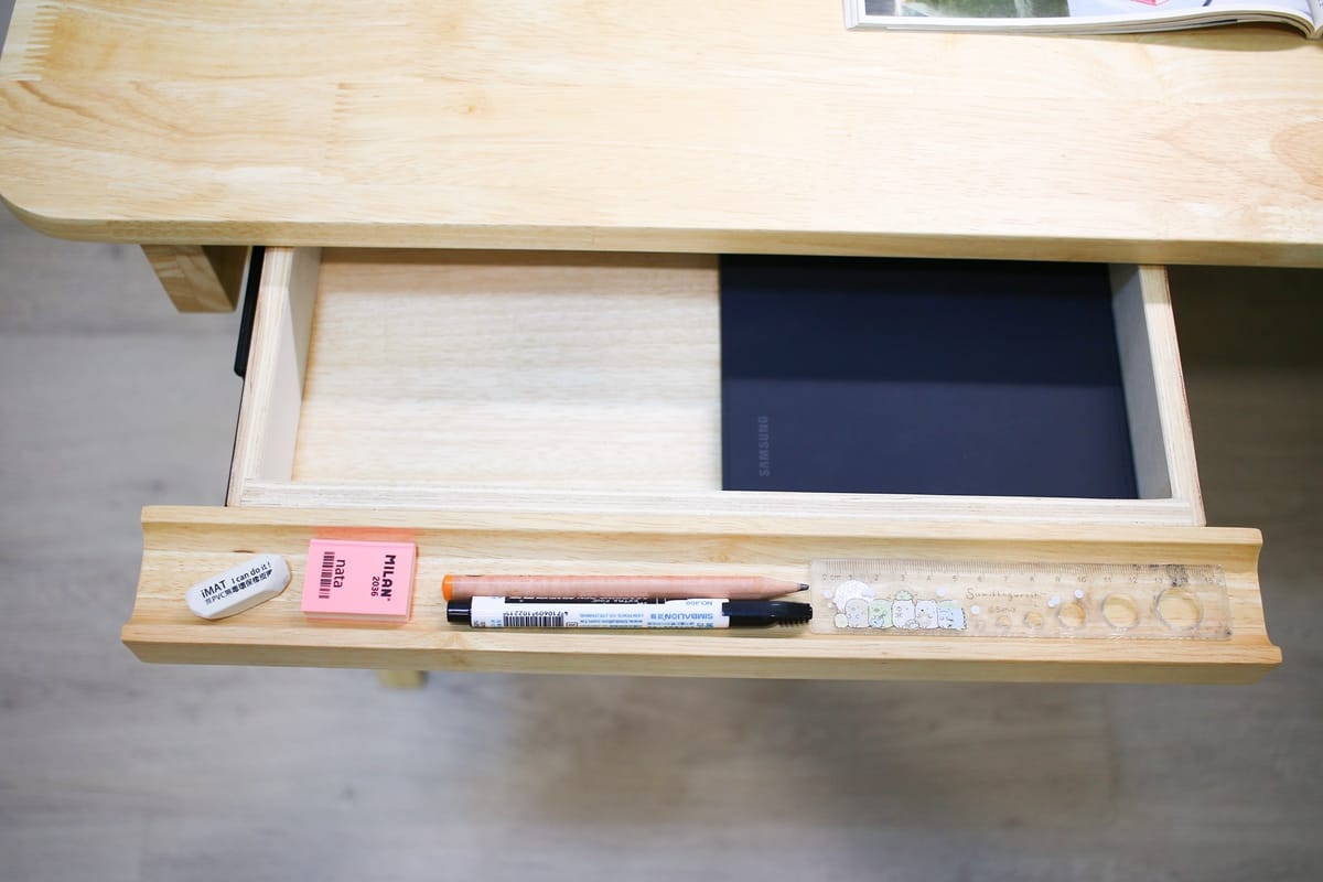 ADATTO成長書桌實拍｜學童椅可調高度設計+原木安全材質