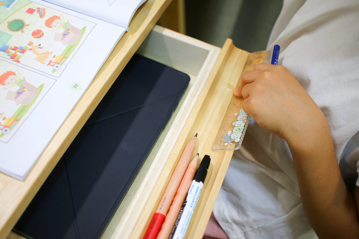 ADATTO成長書桌實拍｜學童椅可調高度設計+原木安全材質