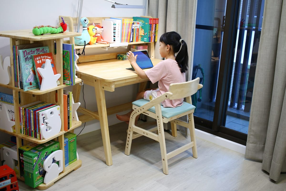 ADATTO成長書桌實拍｜學童椅可調高度設計+原木安全材質