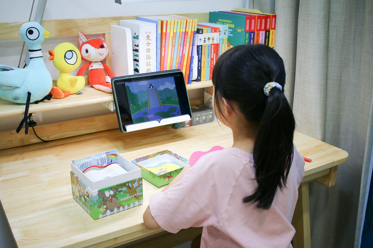 ADATTO成長書桌實拍｜學童椅可調高度設計+原木安全材質