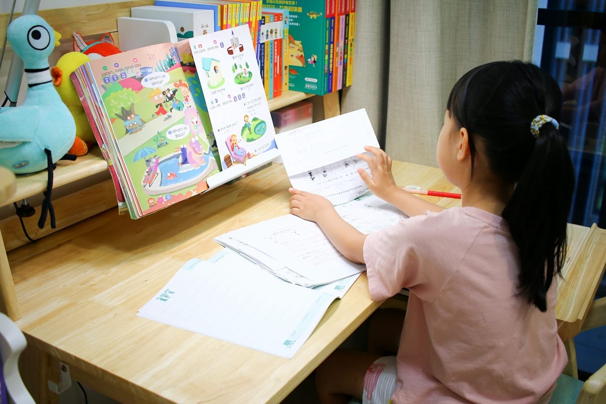 ADATTO成長書桌實拍｜學童椅可調高度設計+原木安全材質