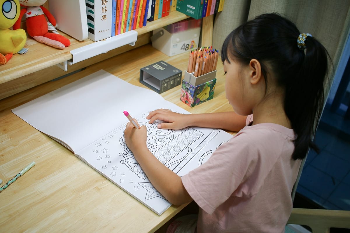 ADATTO成長書桌實拍｜學童椅可調高度設計+原木安全材質