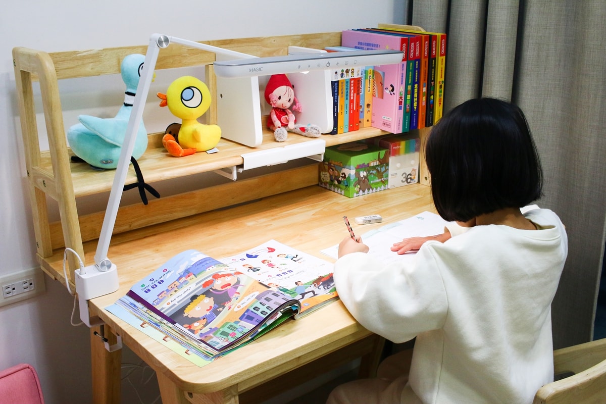 【團購。12/17開團】MAGIC護眼檯燈MA358W   專業好用、入座感應和自動亮度功能好方便