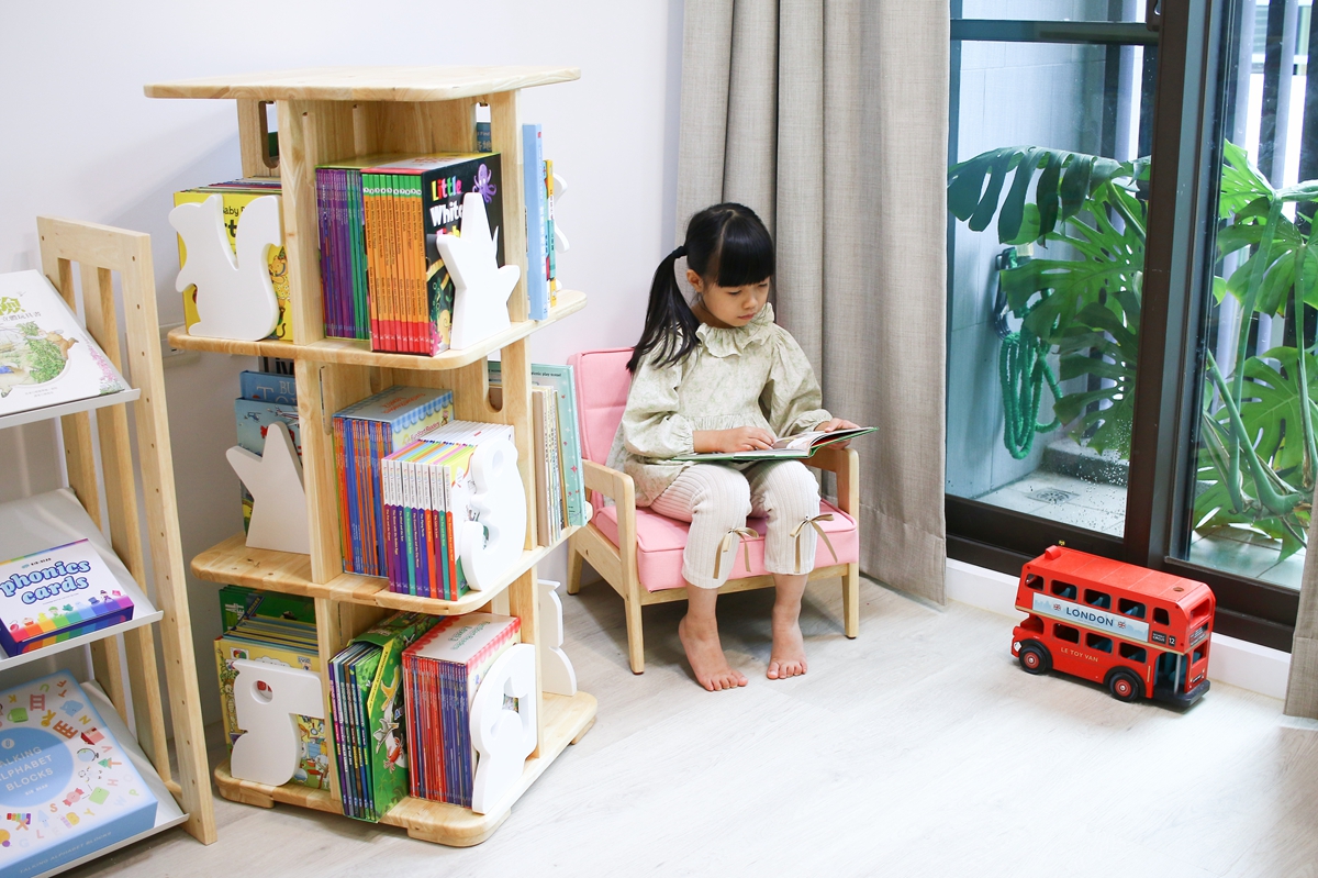 【團購】愛兒館旋轉書櫃實測：5.5級地震也搖不倒的超強收納！加碼開箱行動書包櫃、我的第一座小書櫃