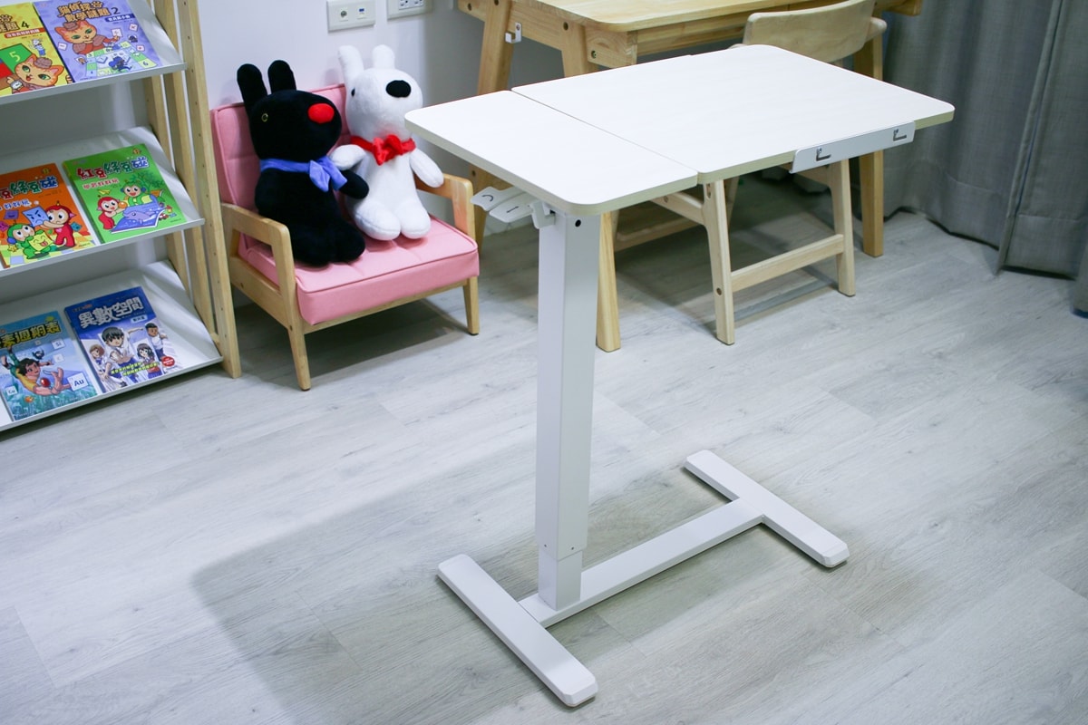 【團購】愛兒館斜面式氣動升降伴讀桌開箱:全家人的萬用邊桌、智能移動邊桌 - 第7張圖 【團購】愛兒館斜面式氣動升降伴讀桌開箱:全家人的萬用邊桌、智能移動邊桌