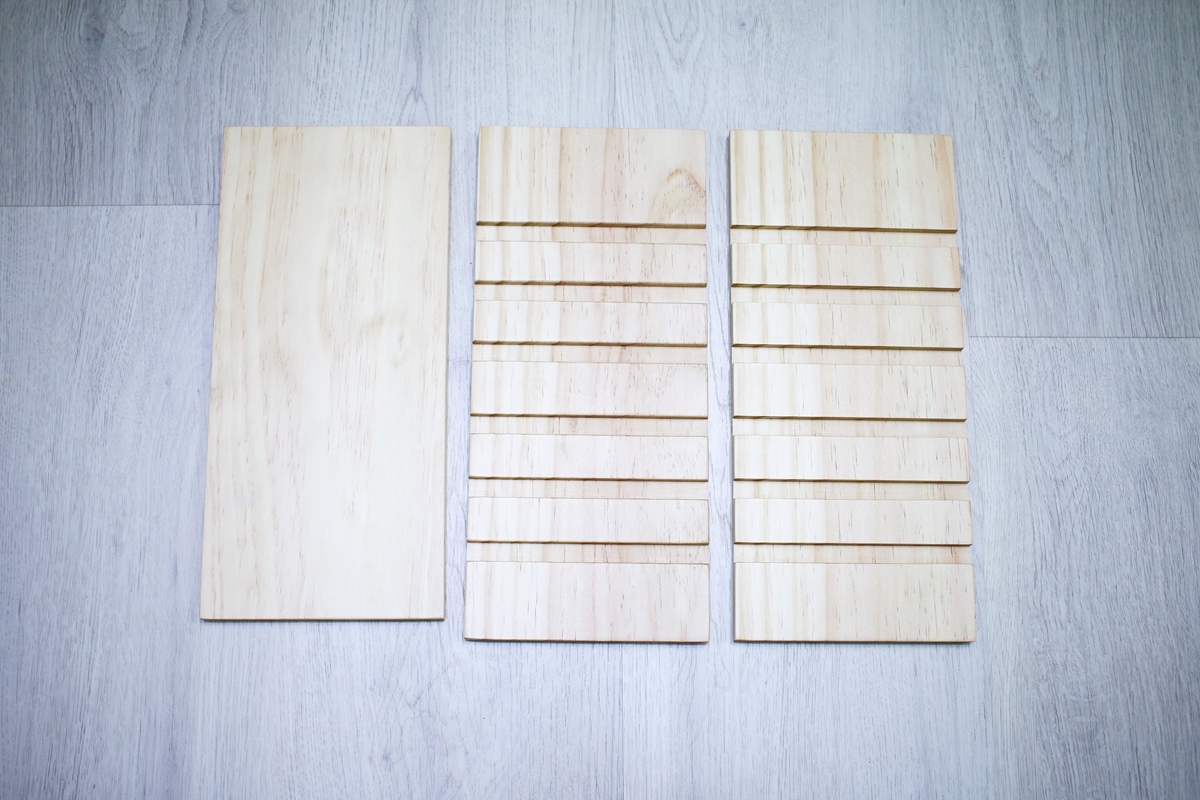 愛兒館 KALLAX 專用抽屜配件，安裝於 IKEA 白色櫃子中，適合收納兒童文具與樂高。