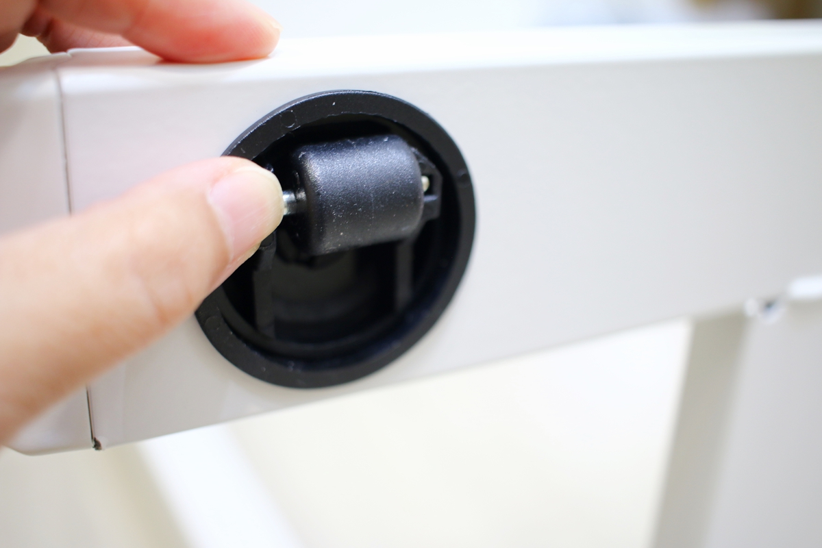 【開箱】愛兒館斜面式氣動升降伴讀桌開箱:全家人的萬用邊桌、智能移動邊桌 - 第27張圖 【開箱】愛兒館斜面式氣動升降伴讀桌開箱:全家人的萬用邊桌、智能移動邊桌