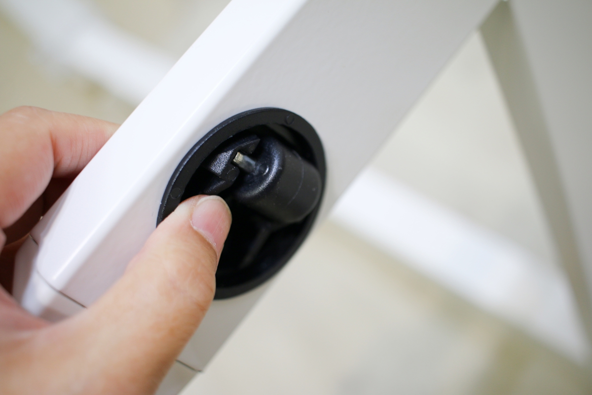 【開箱】愛兒館斜面式氣動升降伴讀桌開箱:全家人的萬用邊桌、智能移動邊桌 - 第26張圖 【開箱】愛兒館斜面式氣動升降伴讀桌開箱:全家人的萬用邊桌、智能移動邊桌