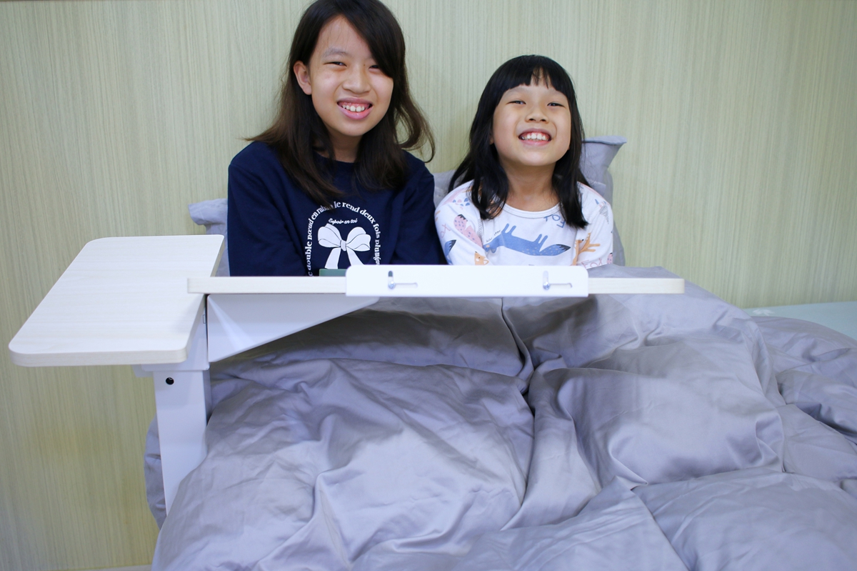 【開箱】愛兒館斜面式氣動升降伴讀桌開箱:全家人的萬用邊桌、智能移動邊桌 - 第36張圖 【開箱】愛兒館斜面式氣動升降伴讀桌開箱:全家人的萬用邊桌、智能移動邊桌