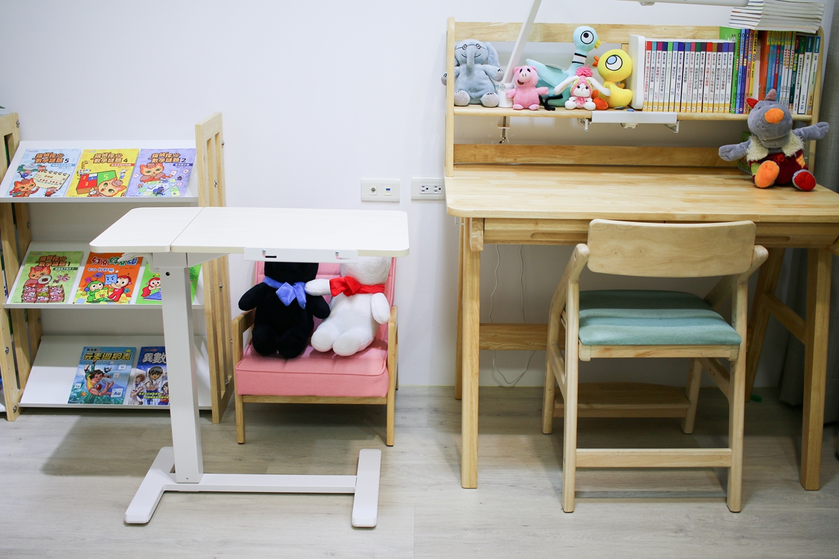 【開箱】愛兒館斜面式氣動升降伴讀桌開箱:全家人的萬用邊桌、智能移動邊桌 - 第17張圖 【開箱】愛兒館斜面式氣動升降伴讀桌開箱:全家人的萬用邊桌、智能移動邊桌