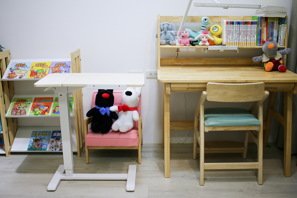 【開箱】愛兒館斜面式氣動升降伴讀桌開箱:全家人的萬用邊桌、智能移動邊桌 - 第18張圖 【開箱】愛兒館斜面式氣動升降伴讀桌開箱:全家人的萬用邊桌、智能移動邊桌