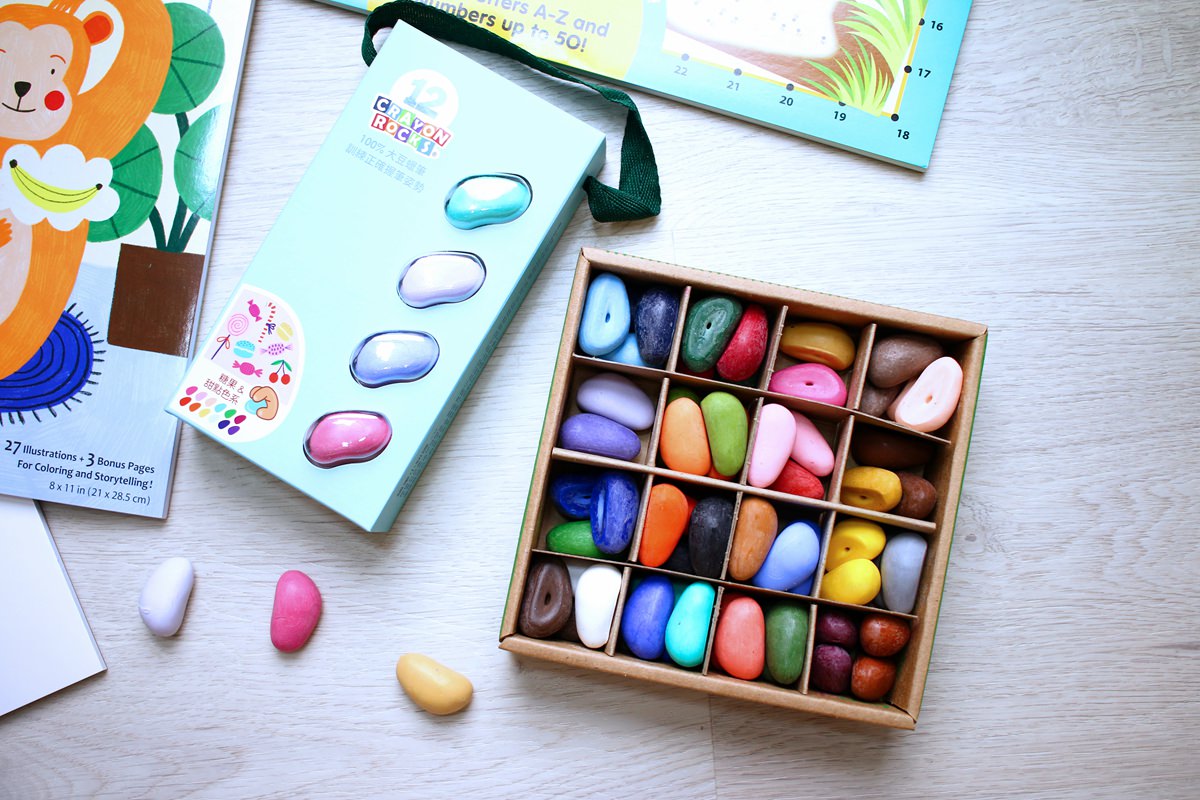 【團購】酷蠟石大豆蠟筆(和著色繪本)Crayon Rocks  色彩豐富、三點握姿輕鬆運筆