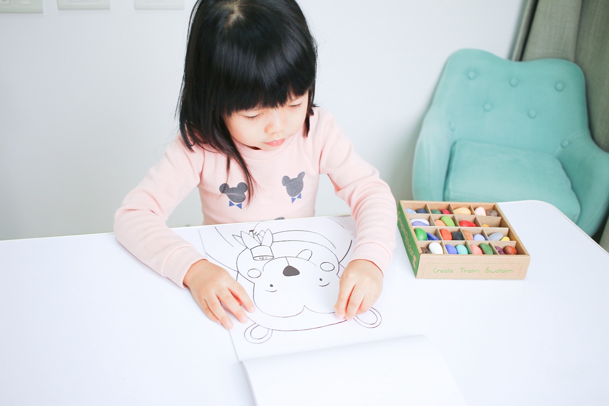 【團購】酷蠟石大豆蠟筆(和著色繪本)Crayon Rocks  色彩豐富、三點握姿輕鬆運筆