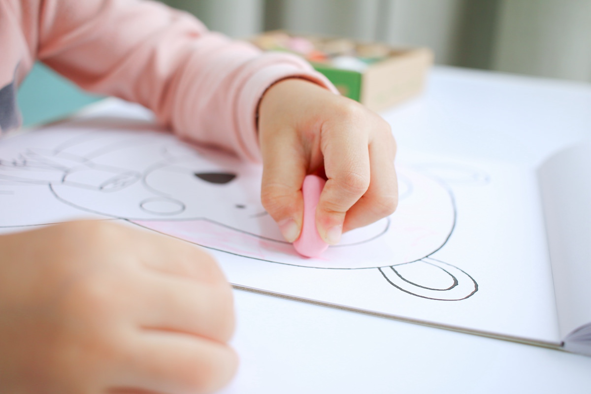 【團購】酷蠟石大豆蠟筆(和著色繪本)Crayon Rocks  色彩豐富、三點握姿輕鬆運筆