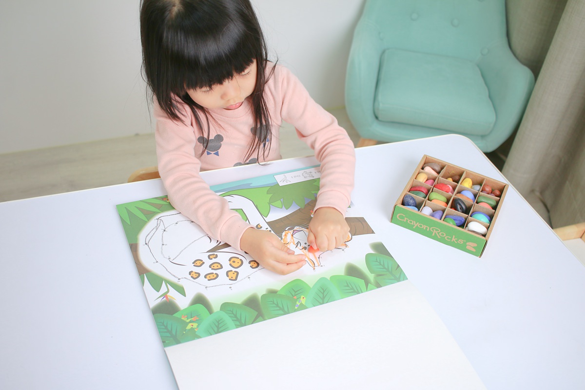 【團購】酷蠟石大豆蠟筆(和著色繪本)Crayon Rocks  色彩豐富、三點握姿輕鬆運筆