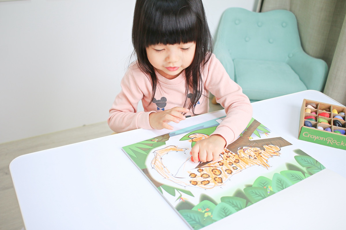 【團購】酷蠟石大豆蠟筆(和著色繪本)Crayon Rocks  色彩豐富、三點握姿輕鬆運筆
