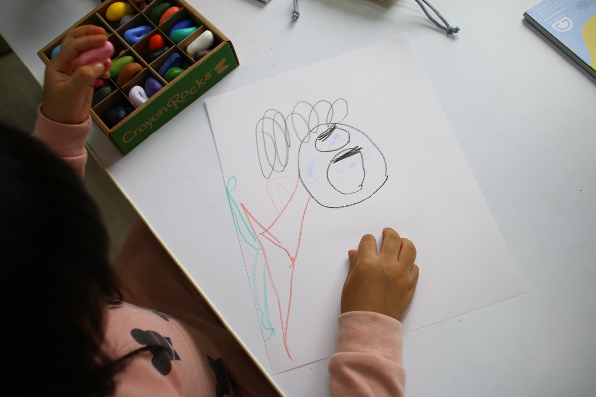 【團購】酷蠟石大豆蠟筆(和著色繪本)Crayon Rocks  色彩豐富、三點握姿輕鬆運筆