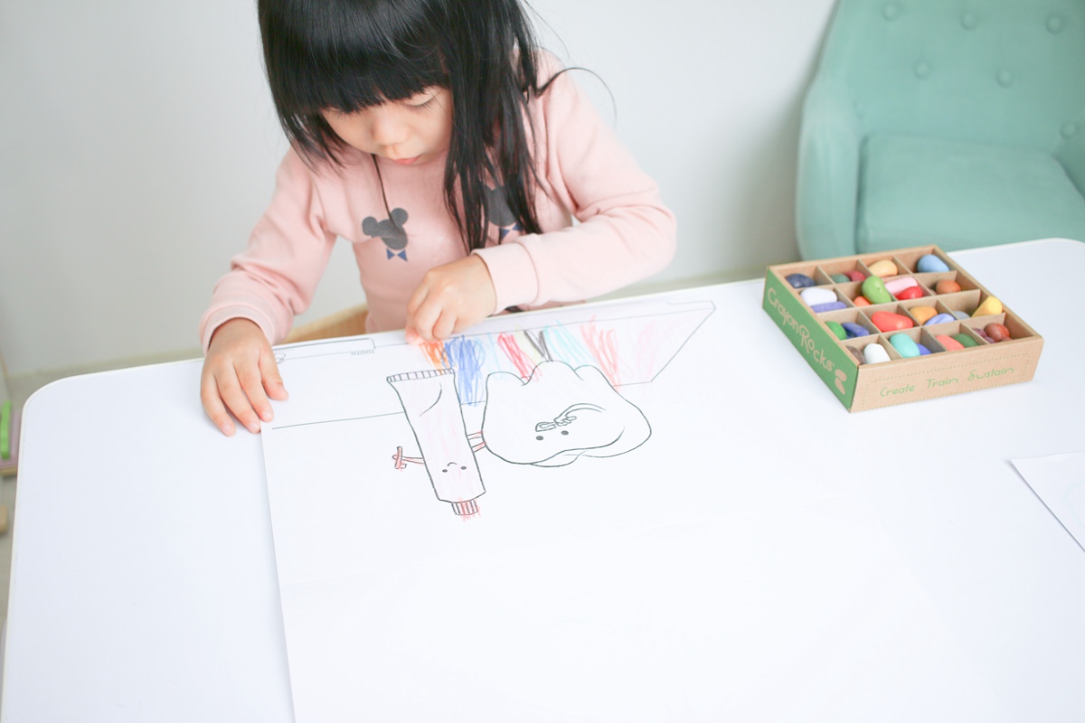 【團購】酷蠟石大豆蠟筆(和著色繪本)Crayon Rocks  色彩豐富、三點握姿輕鬆運筆