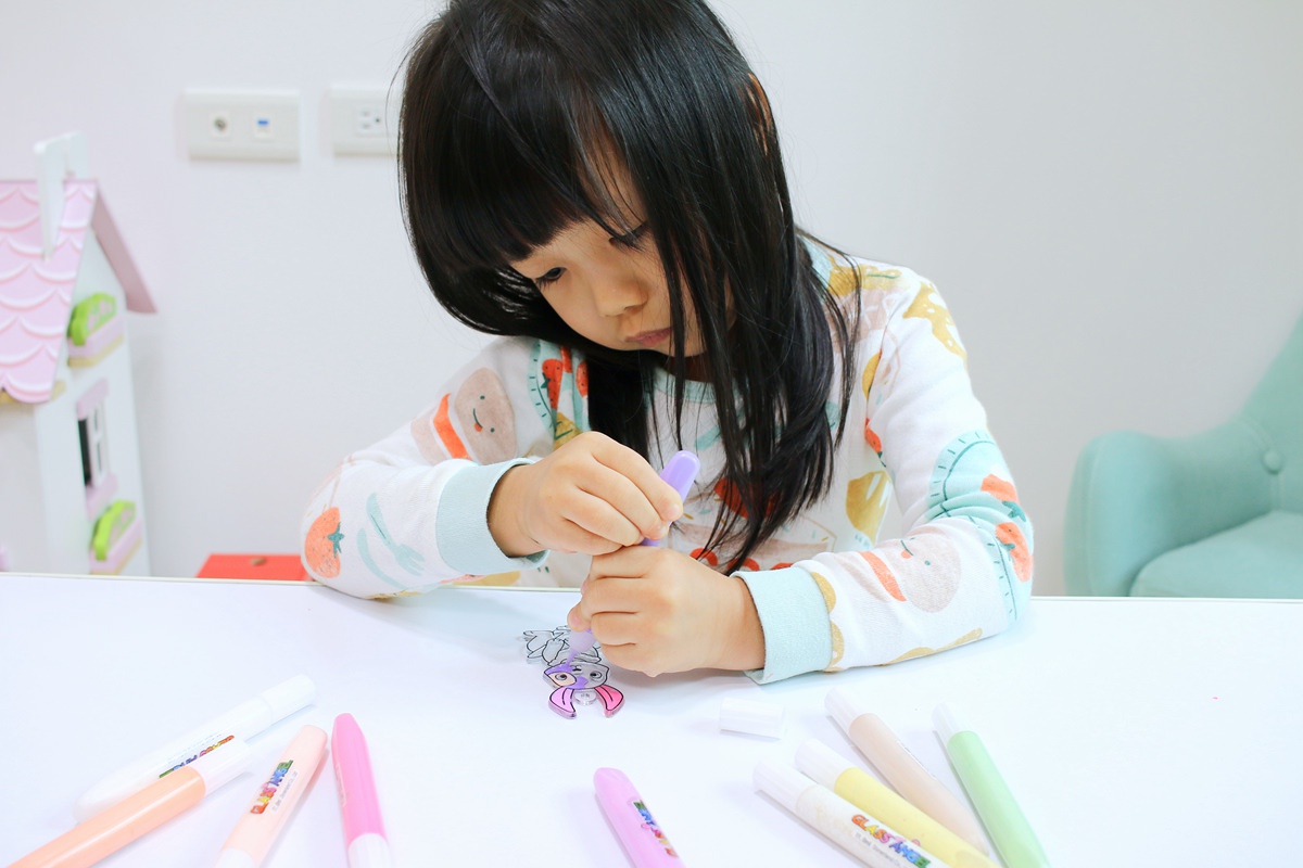 【團購】韓國Donerland 玉米黏土和彩繪玻璃~ 孩子停不下來的手作遊戲