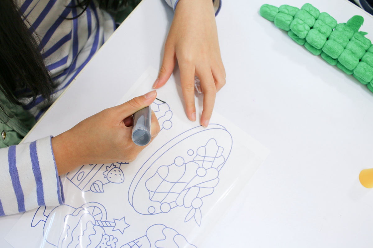 【團購】韓國Donerland 玉米黏土和彩繪玻璃~ 孩子停不下來的手作遊戲