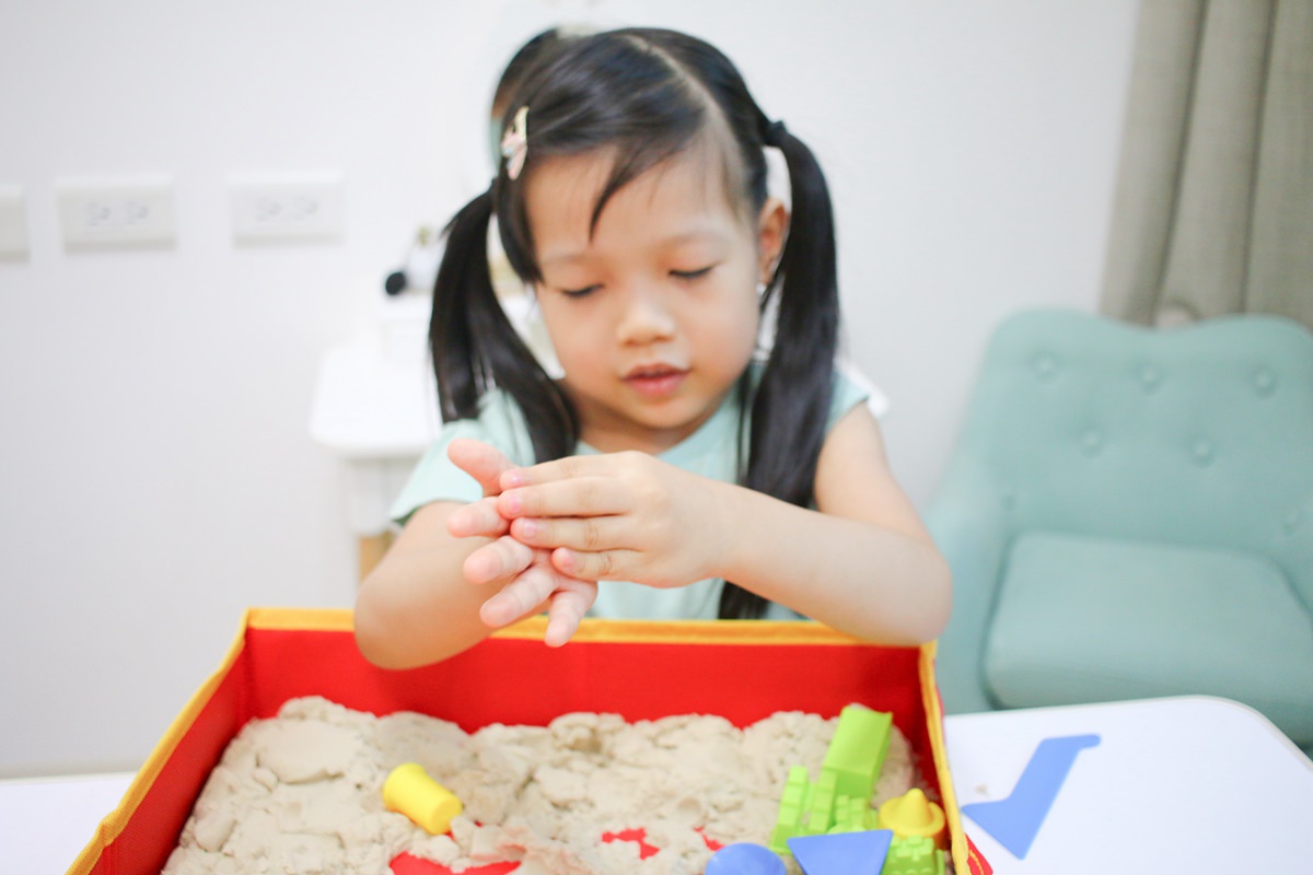 Flower monaco星空沙、黏土畫 讓孩子玩到欲罷不能的黏土遊戲