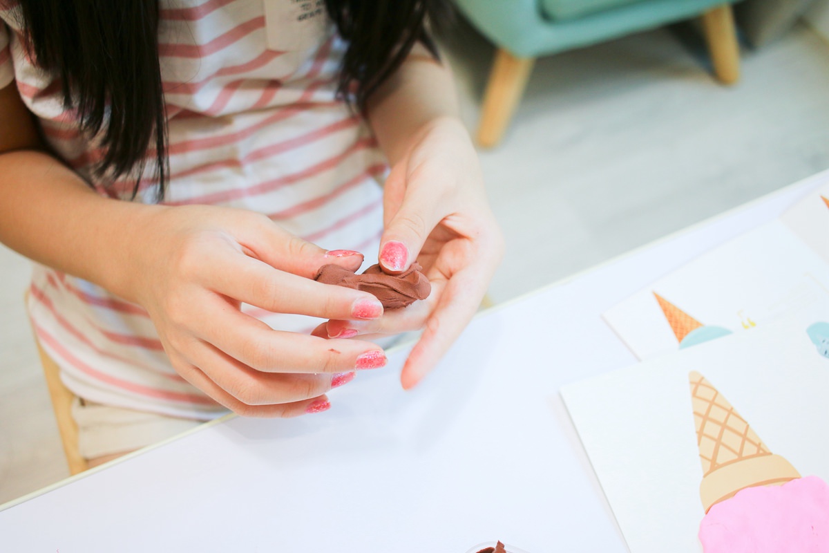 Flower monaco星空沙、黏土畫 讓孩子玩到欲罷不能的黏土遊戲