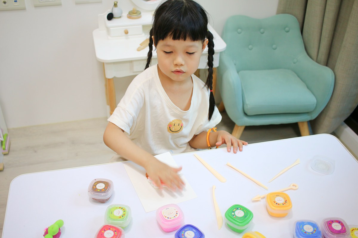 Flower monaco星空沙、黏土畫 讓孩子玩到欲罷不能的黏土遊戲