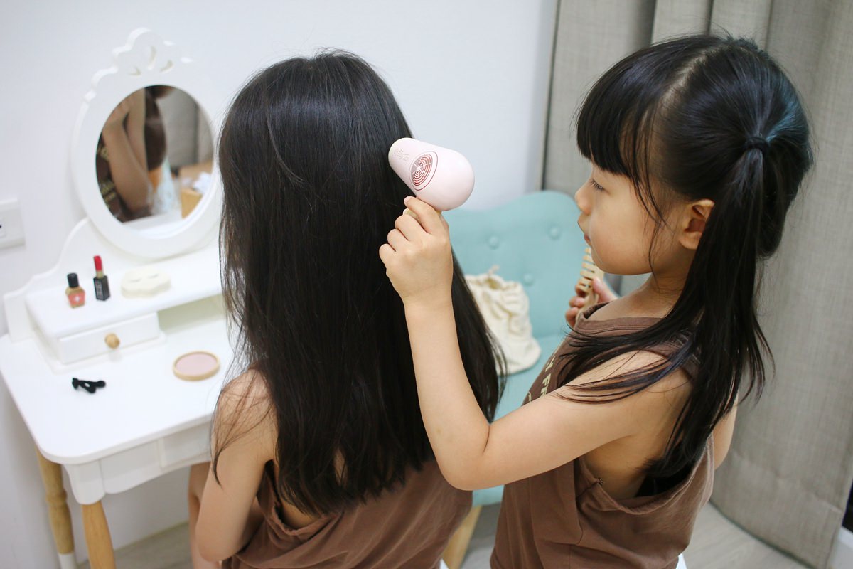 【團購】Le Toy Van女孩我最大夢幻時尚梳妝台+夢幻時尚造型玩具組 滿足小女孩的裝扮慾 - 第40張圖 【團購】Le Toy Van女孩我最大夢幻時尚梳妝台+夢幻時尚造型玩具組 滿足小女孩的裝扮慾