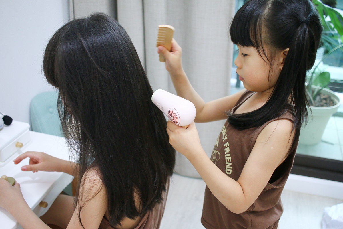 【團購】Le Toy Van女孩我最大夢幻時尚梳妝台+夢幻時尚造型玩具組 滿足小女孩的裝扮慾 - 第41張圖 【團購】Le Toy Van女孩我最大夢幻時尚梳妝台+夢幻時尚造型玩具組 滿足小女孩的裝扮慾